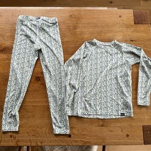Patagonia Junior Girls Capilene Midweight Baselayer set. Size L(12)